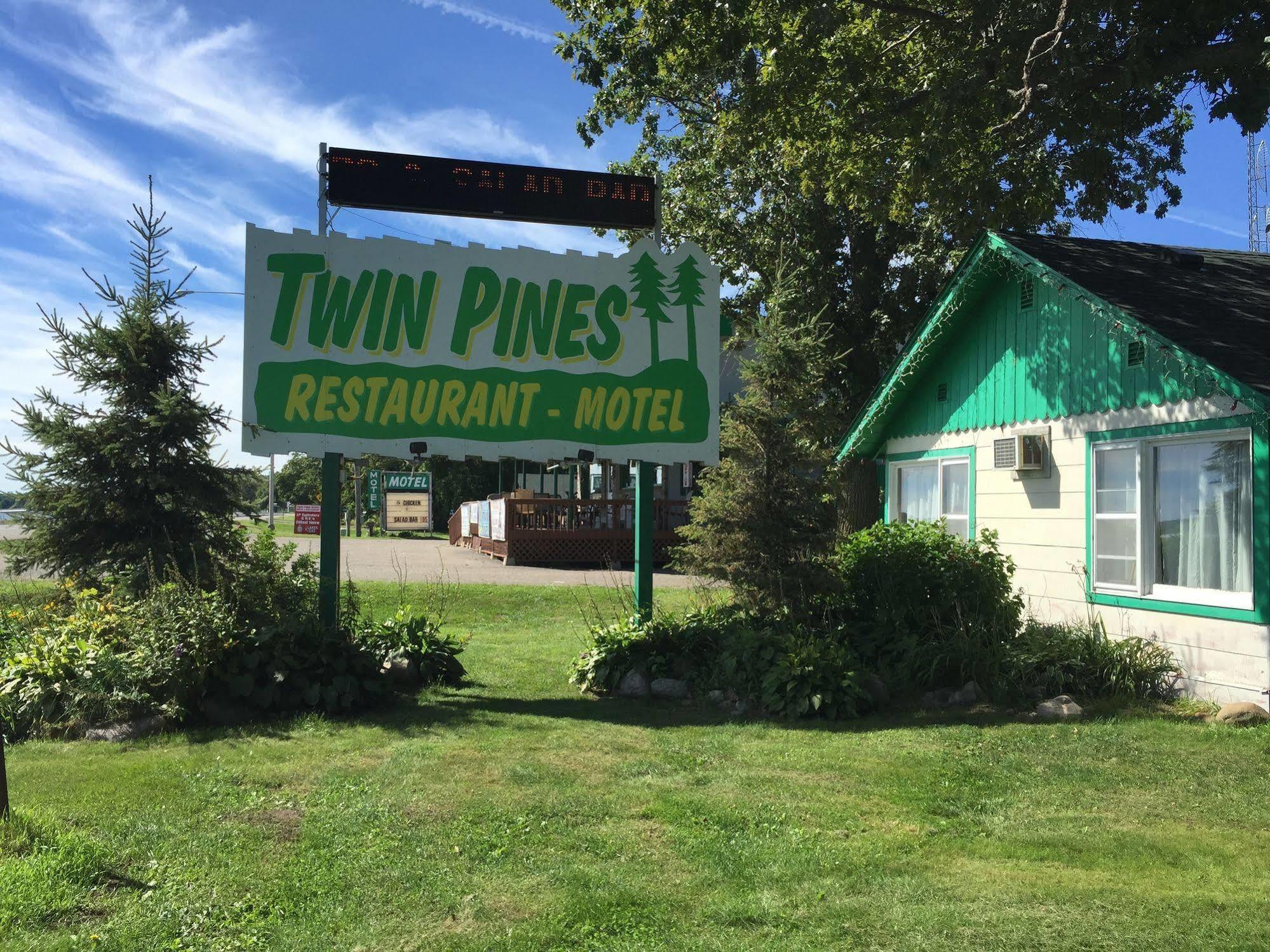 Twin Pines Resort Garrison Exterior photo